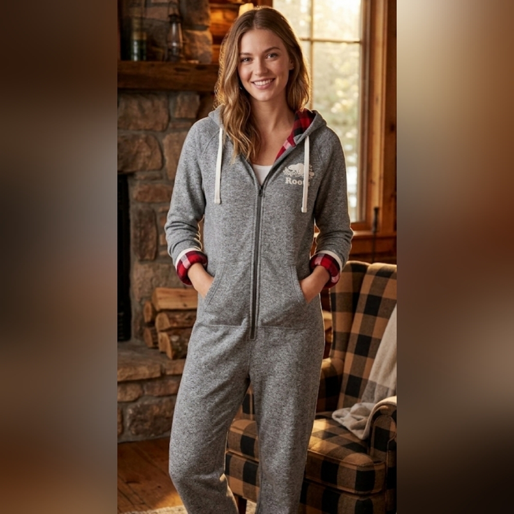 🪵 Roots Canada Cabin Collectible Hooded Onesie Pajama Set 🦫 size S